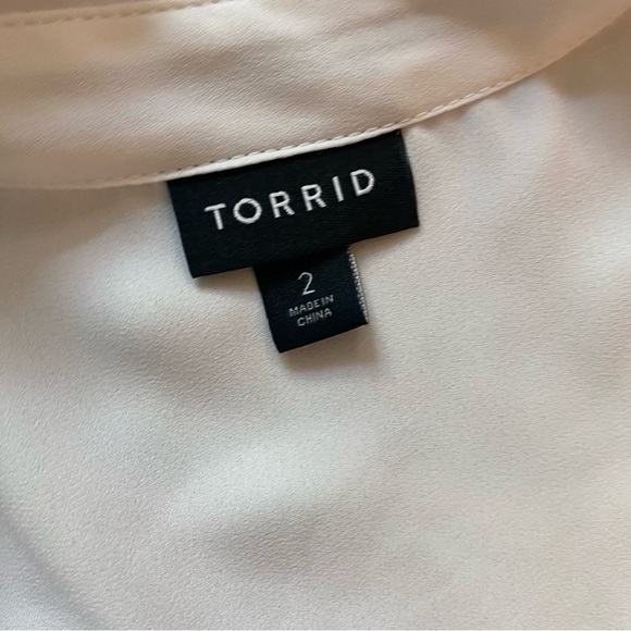 Torrid Button down blouse size 2 - Picture 2 of 2